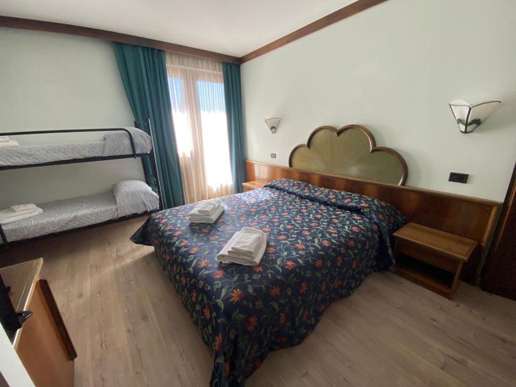 Hotel Quadrifoglio Pinzolo Exterior photo